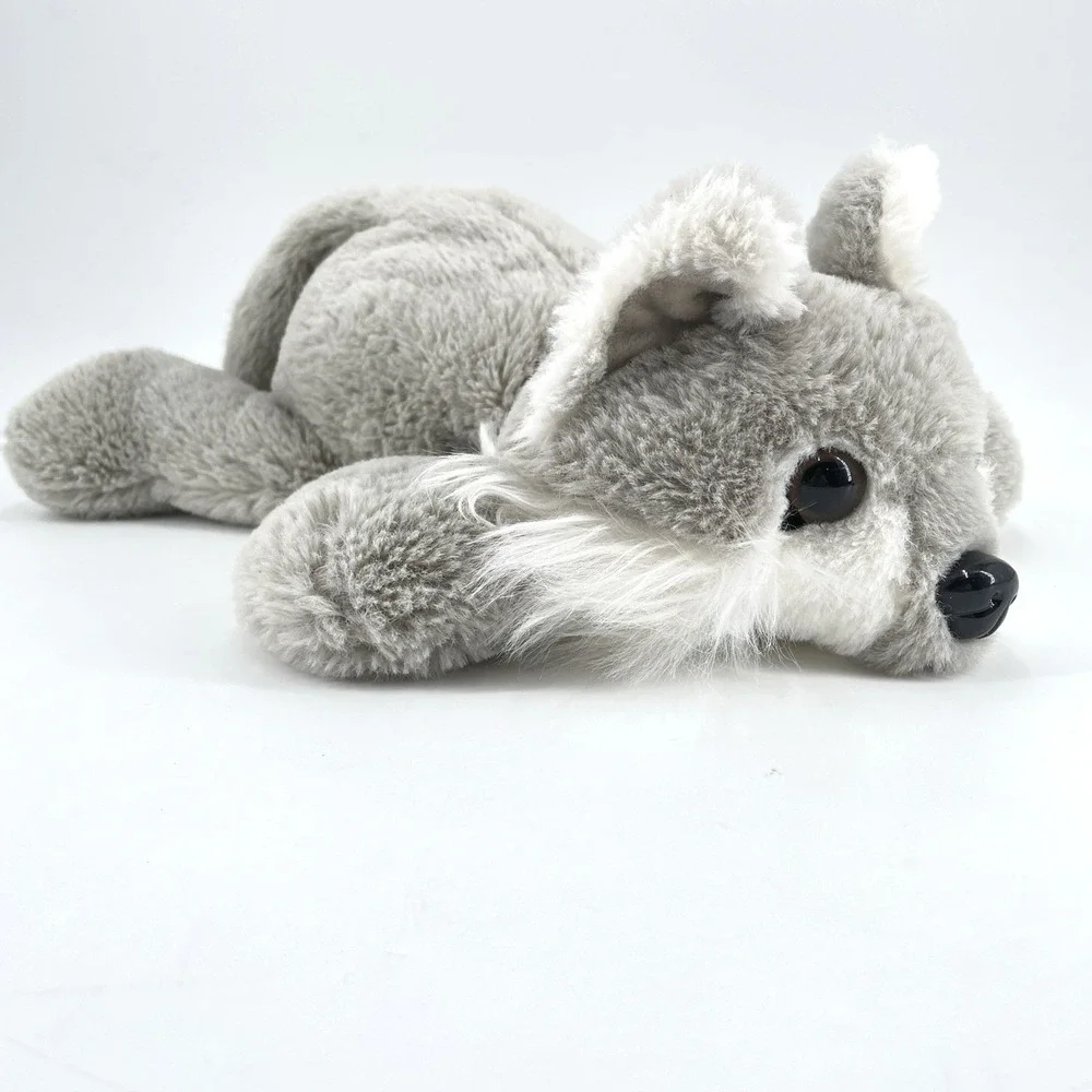 Bass Pro Grey White Timber Wolf Laying Spring 2019 14